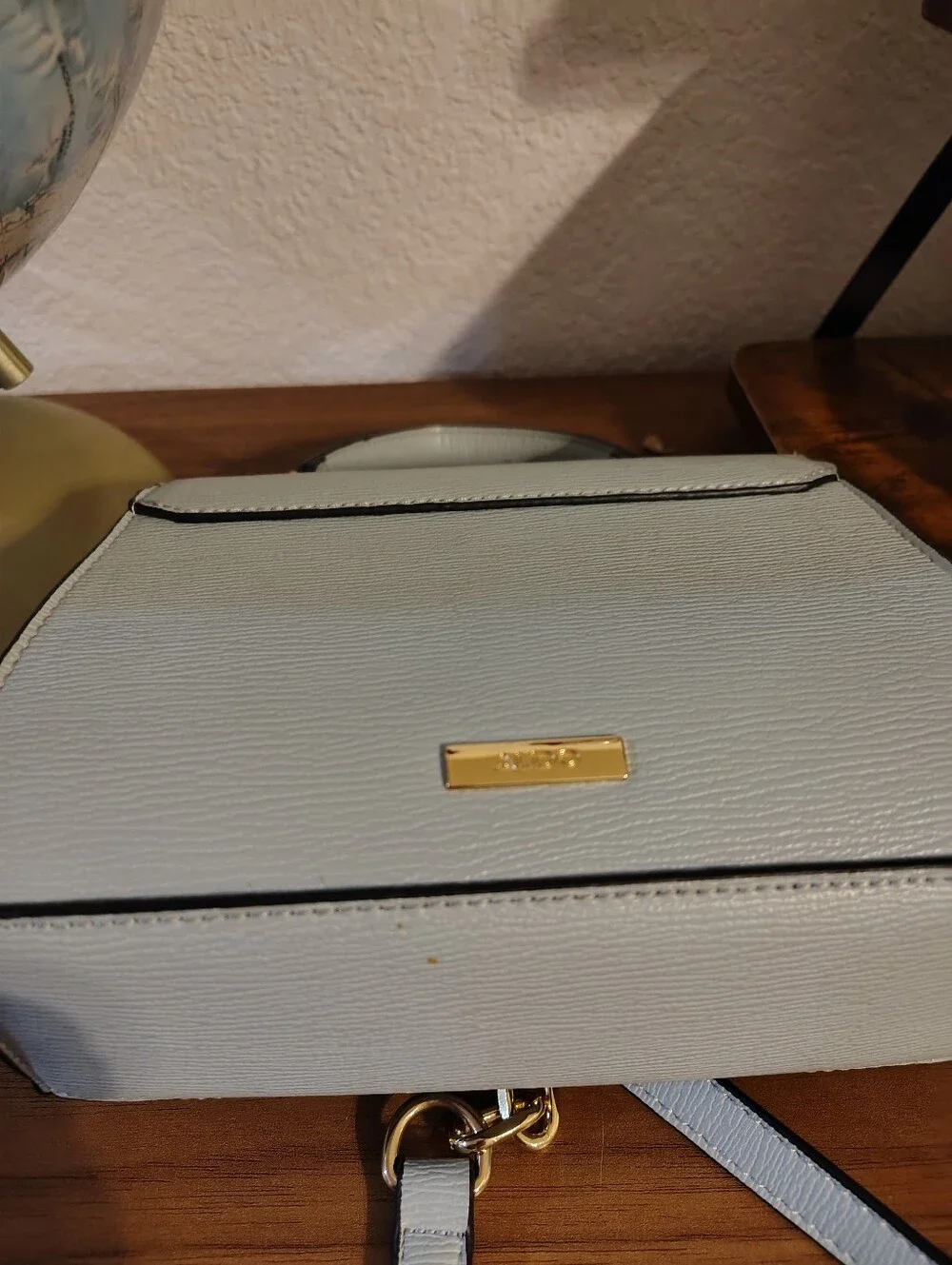 Aldo chic pale